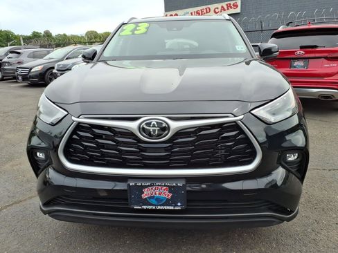 Used 2023 Toyota Highlander XLE AWD/4WD image 2