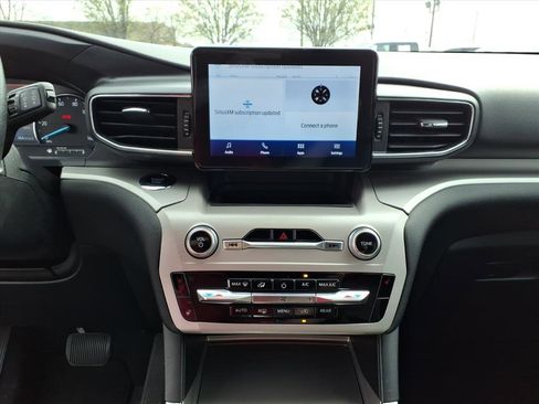 Used 2023 Ford Explorer XLT w/ Equipment Group 202A image 11