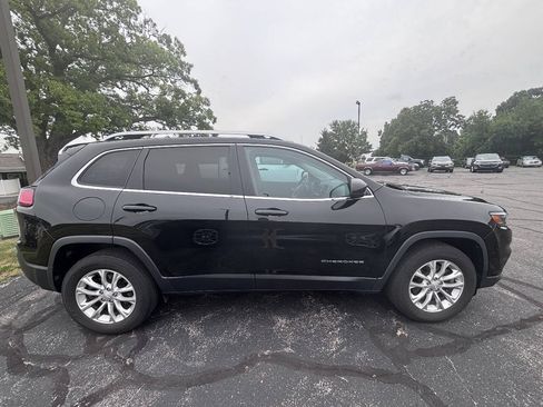 Used 2019 Jeep Cherokee Latitude w/ Popular Appearance Group AWD/4WD image 2
