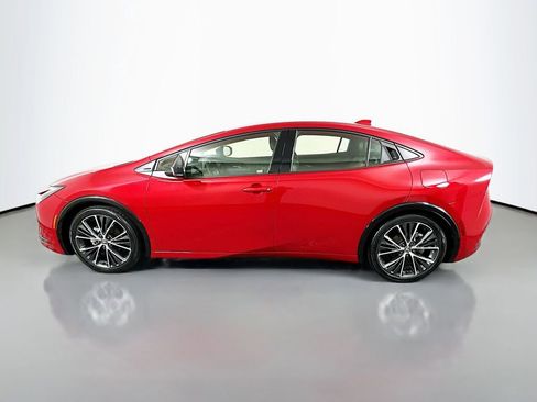 Used 2025 Toyota Prius XLE image 8