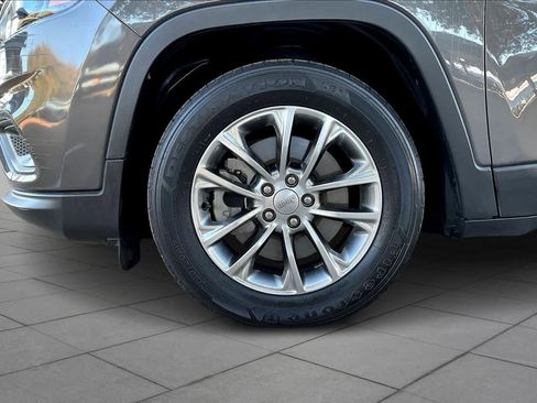 Used 2021 Jeep Cherokee Latitude Plus image 10