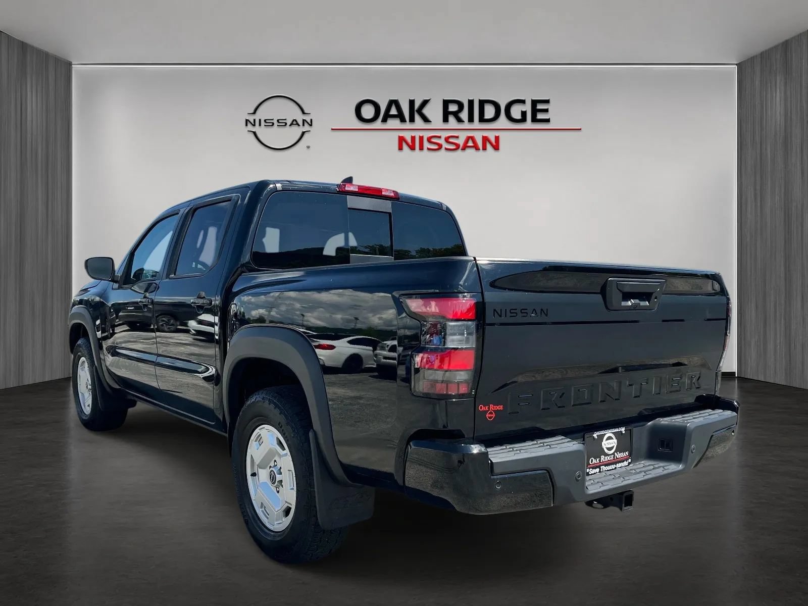 Used 2024 Nissan Frontier SV w/ Hardbody Edition AWD/4WD image 5