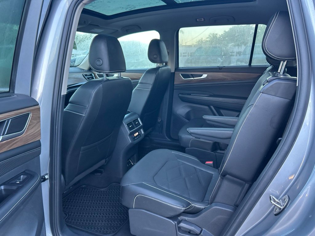 Used 2024 Volkswagen Atlas SE w/ Panoramic Sunroof Package AWD/4WD image 33
