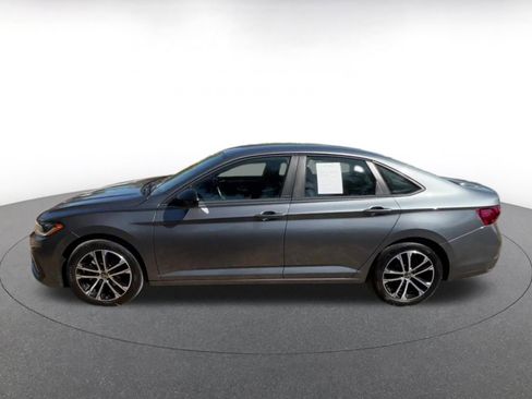 Used 2025 Volkswagen Jetta Sport image 9