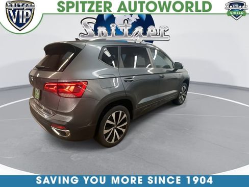 Used 2023 Volkswagen Taos SE w/ Panoramic Sunroof Package FWD image 9