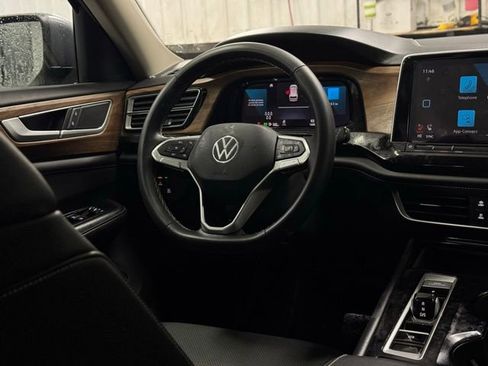 Used 2025 Volkswagen Atlas SE image 23