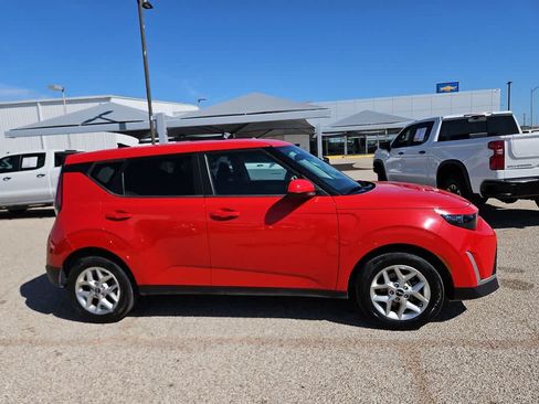 Used 2024 Kia Soul LX w/ Option Group 015 FWD image 9