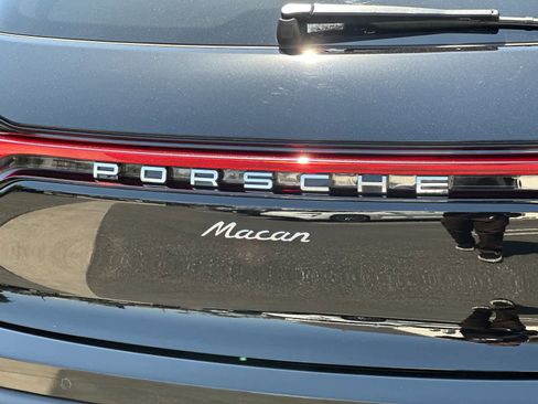 Certified 2025 Porsche Macan AWD/4WD image 31