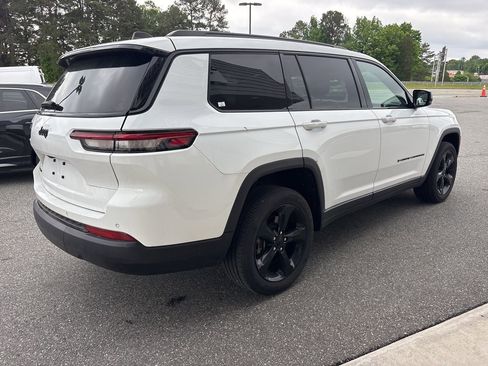 Used 2023 Jeep Grand Cherokee L Laredo AWD/4WD image 8