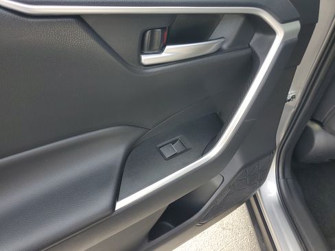 Certified 2025 Toyota RAV4 XLE AWD/4WD image 13