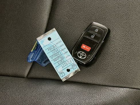 Used 2023 Toyota Corolla Cross XLE FWD image 35