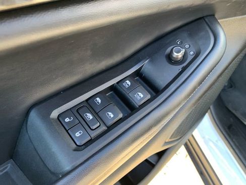 Used 2023 Jeep Grand Cherokee L Laredo image 17