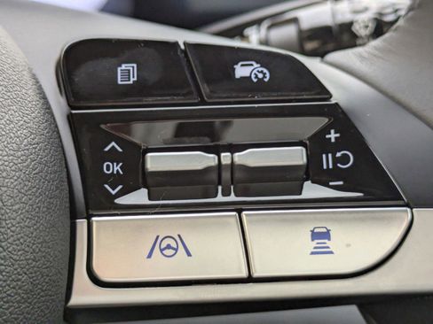 Certified 2025 Hyundai Elantra SEL image 25