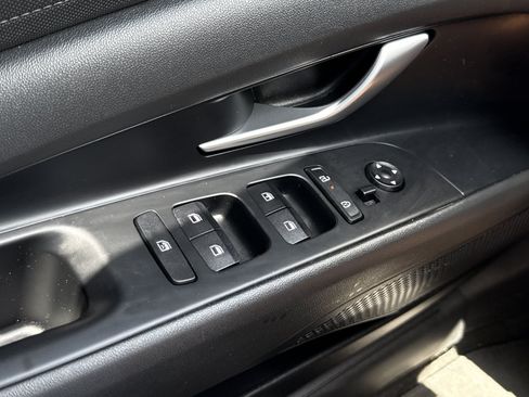 Certified 2025 Hyundai Elantra SE FWD image 16