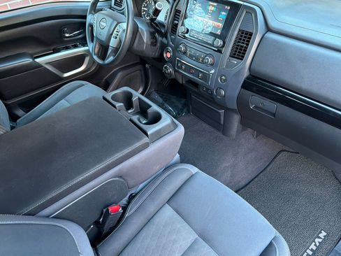 Used 2023 Nissan Titan SV image 15