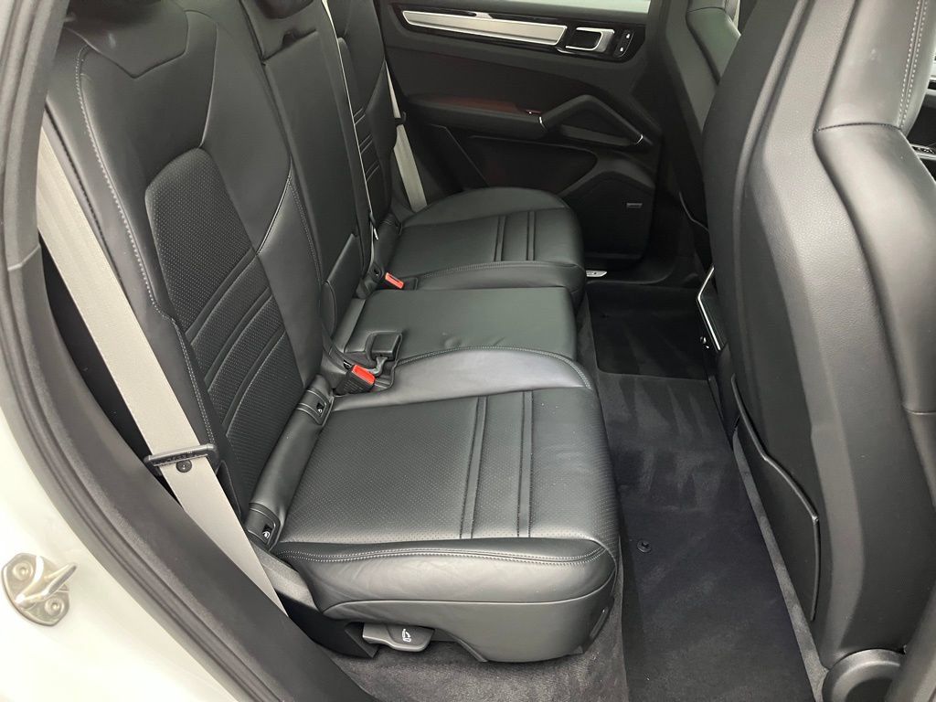Certified 2023 Porsche Cayenne AWD/4WD image 30