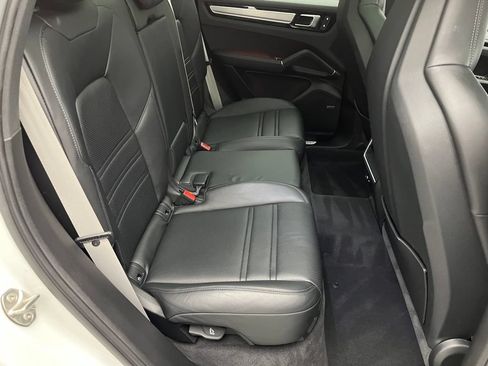 Used 2023 Porsche Cayenne AWD/4WD image 30