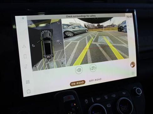 New 2026 Land Rover Defender 130 X-Dynamic SE image 18