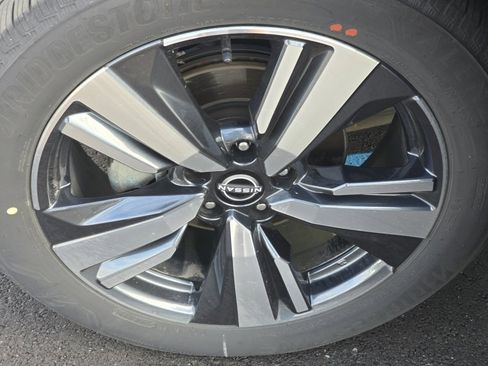 Used 2023 Nissan Rogue SL w/ SL Premium Package image 33