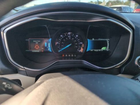 Used 2018 Ford Fusion SE image 19