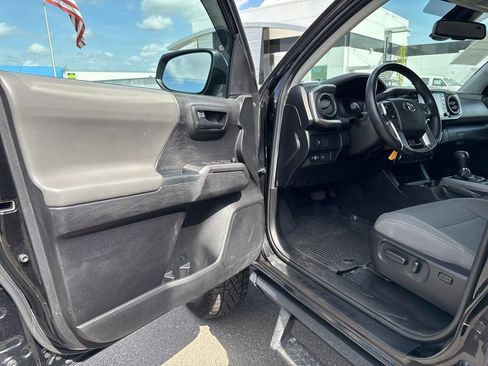 Used 2021 Toyota Tacoma SR5 AWD/4WD image 24