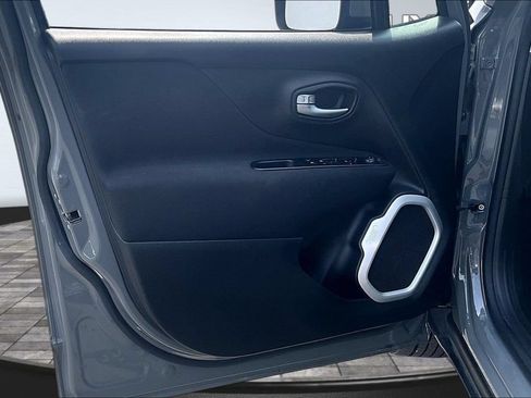 Used 2020 Jeep Renegade Latitude w/ Cold Weather Group AWD/4WD image 21