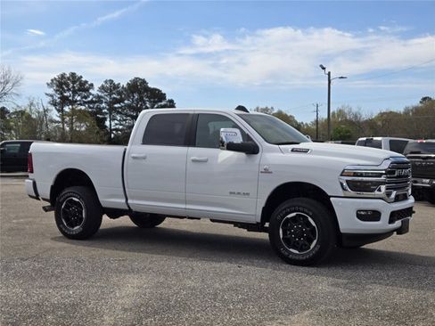 Used 2026 RAM 2500 Laramie AWD/4WD image 11