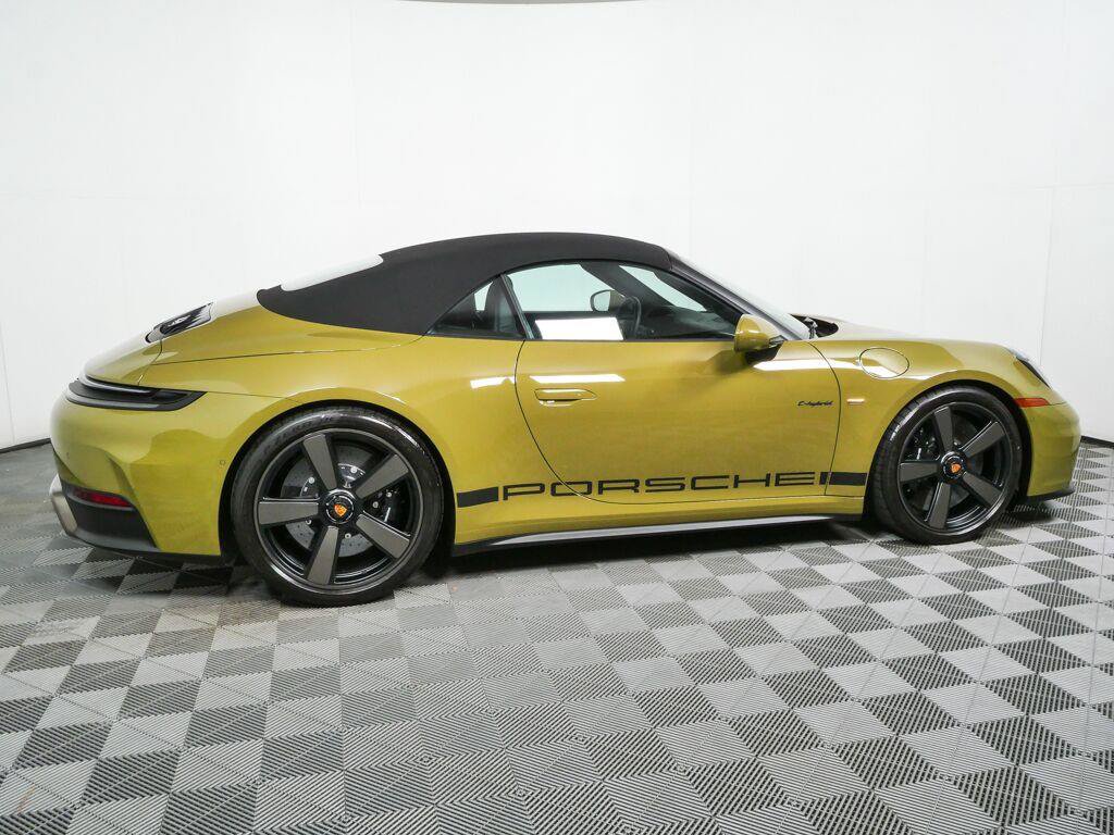 Used 2026 Porsche 911 GTS RWD image 32