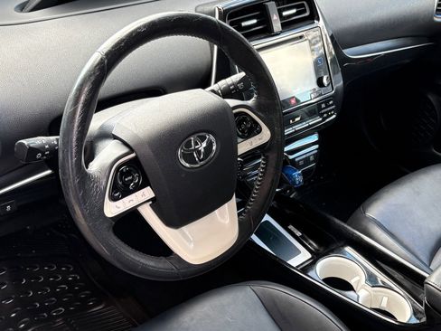 Used 2016 Toyota Prius Four Touring w/ Premium Convenience Package image 11