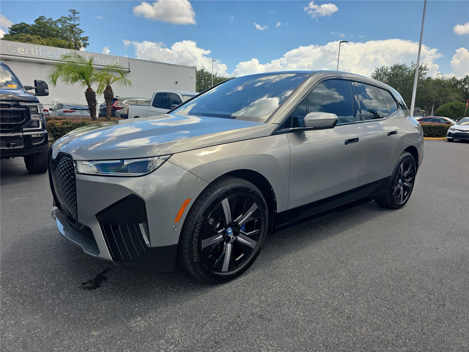 Used 2024 BMW iX xDrive50 w/ Premium Package AWD/4WD image 25