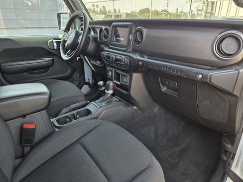 Used 2023 Jeep Wrangler Unlimited Sport AWD/4WD image 31