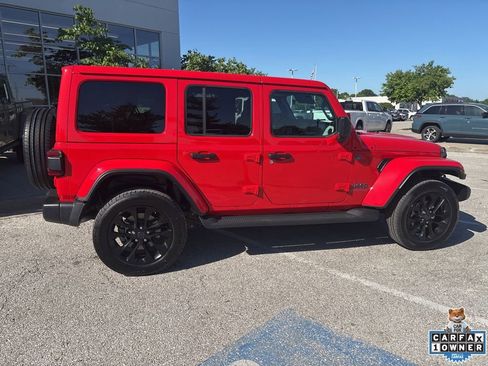 Used 2025 Jeep Wrangler Unlimited Sahara AWD/4WD image 28