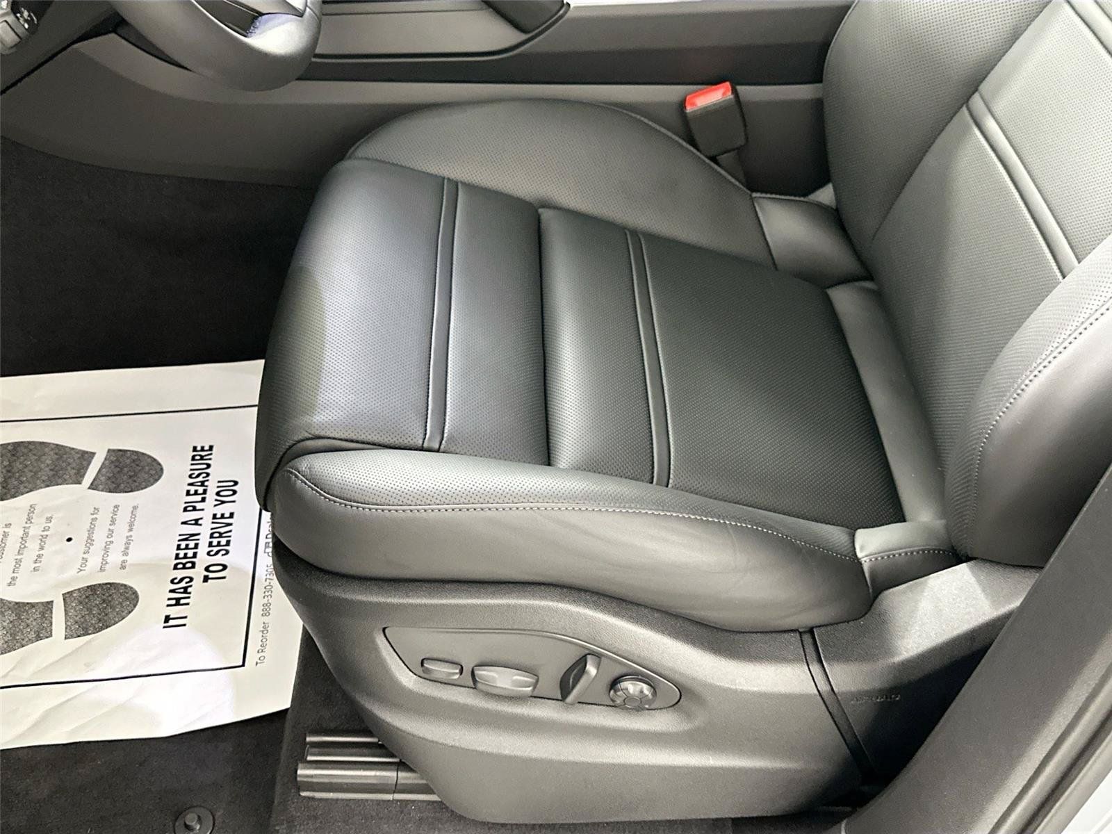 Certified 2026 Porsche Cayenne AWD/4WD image 31