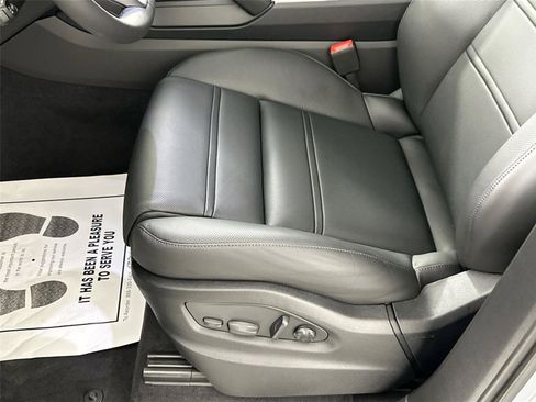 Used 2026 Porsche Cayenne AWD/4WD image 31