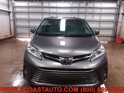 Used 2019 Toyota Sienna XLE image 7