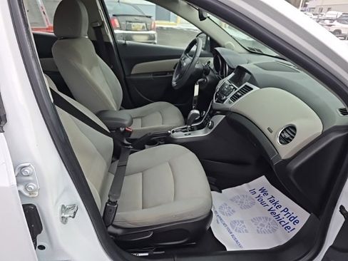 Used 2016 Chevrolet Cruze LT w/ Technology Package image 29