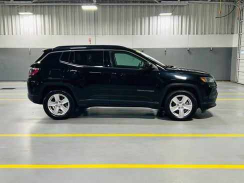 Used 2022 Jeep Compass Latitude FWD image 18