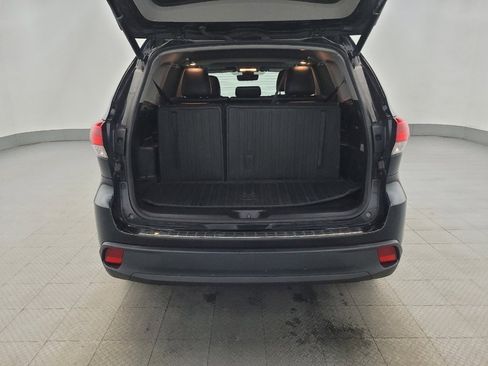 Used 2019 Toyota Highlander XLE image 29