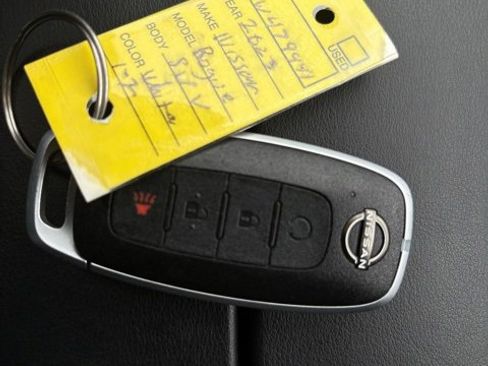 Used 2023 Nissan Rogue SV image 17