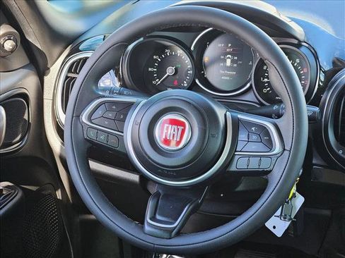 Used 2019 FIAT 500L Pop w/ Popular Equipment Group image 11