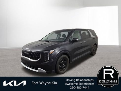 Used 2025 Kia Carnival FWD image 1