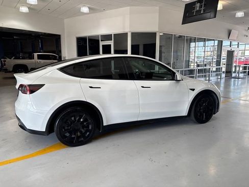 Used 2021 Tesla Model Y Long Range AWD/4WD image 9