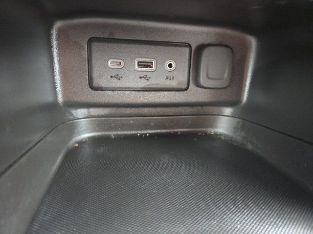 Used 2022 Chevrolet Equinox LT w/ Driver Convenience Package FWD image 18