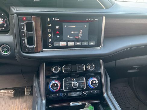 Used 2024 GMC Yukon Denali Ultimate AWD/4WD image 23