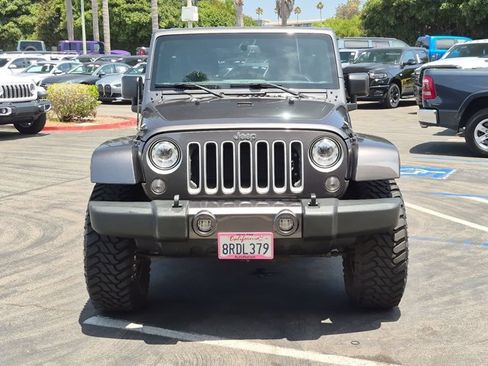 Used 2018 Jeep Wrangler Unlimited Sahara w/ Connectivity Group AWD/4WD image 2