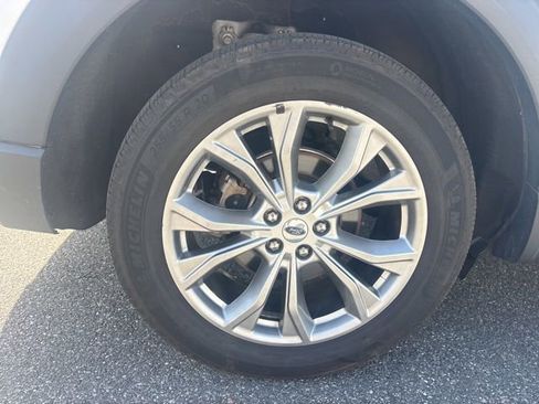 Used 2023 Ford Explorer XLT w/ Equipment Group 202A AWD/4WD image 10