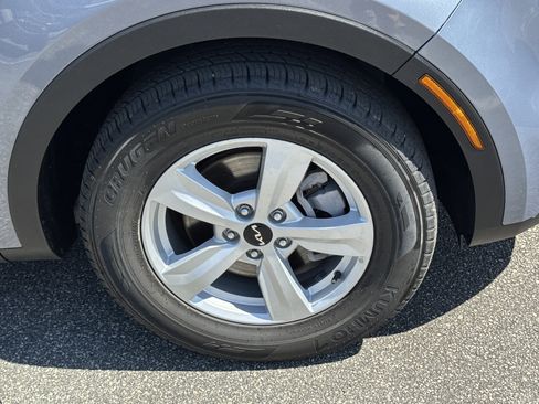 Certified 2022 Kia Sorento LX image 12