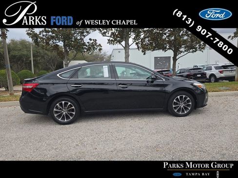 Used 2018 Toyota Avalon XLE image 3