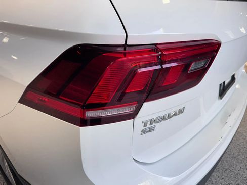 Used 2019 Volkswagen Tiguan SE w/ Panoramic Sunroof Package image 12