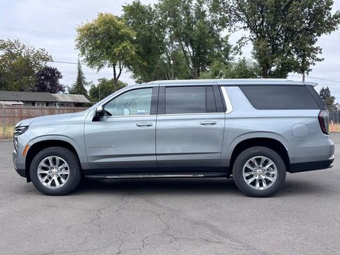 New 2025 Chevrolet Suburban Premier image 5